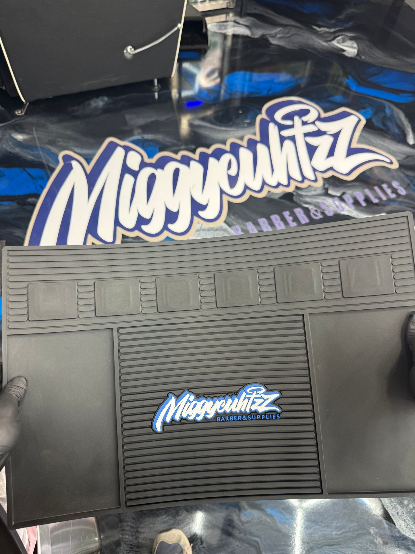 Miggycuhtzz Magnetic Barber Mat (6 Magnets)
